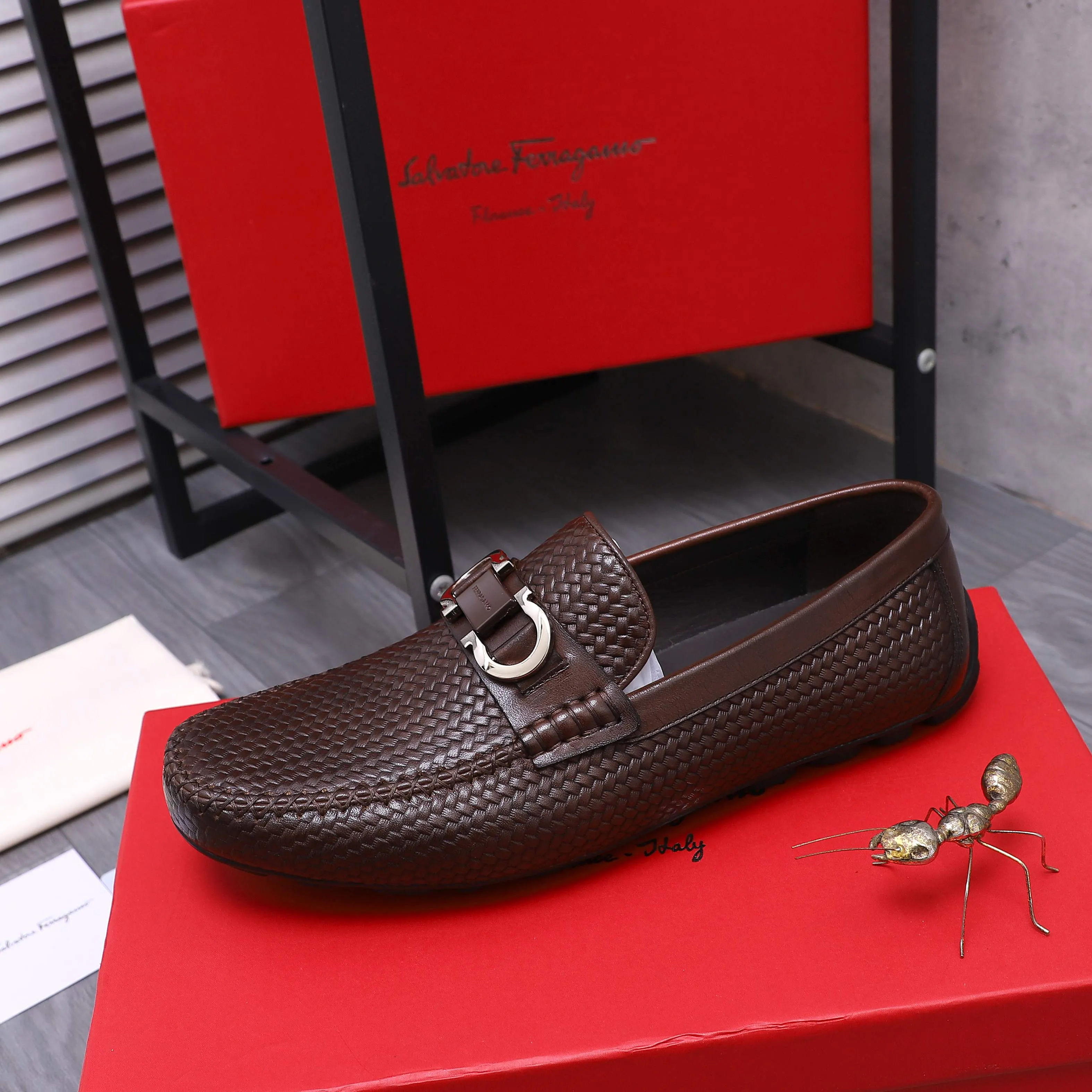 Men's shoes 💰480 Product trademark: Ferragamo "Ferragamo" casual slip-on shoes Regular size: 38-45 (45 is custom-made and non-returnable) Product materials: Selected first-layer embossed cowhide upper, cowhide lining, rubber outsole